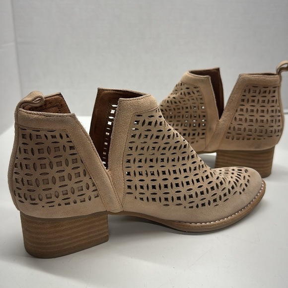 Jeffrey Campbell Tagloni Ankle Booties Shoes Suede Laser Cut Boots Tan Size 7 - Picture 4 of 7